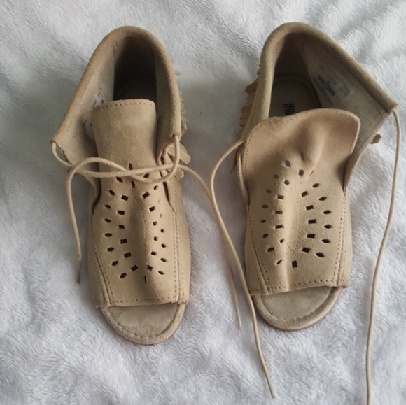 Minnetonka Lyra Fringe Flats - Picture 2 of 3